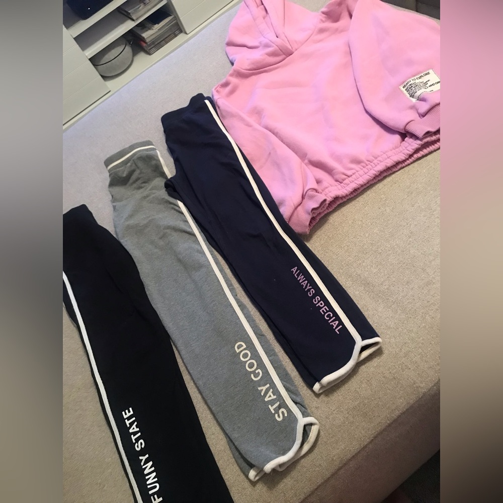 Girl ZARA kids leggings and sweatshirt
